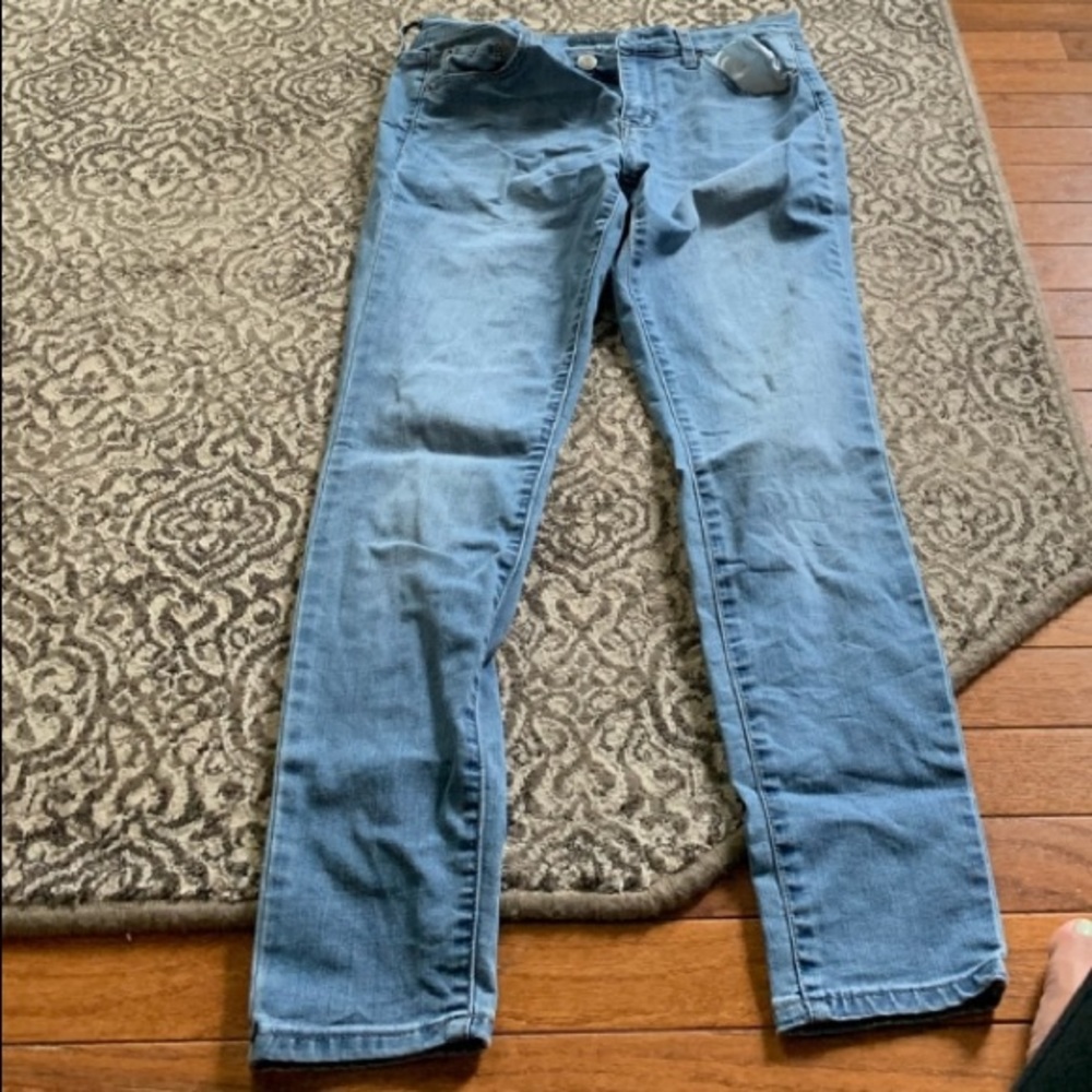 BRAND NEW aero skinny jeans